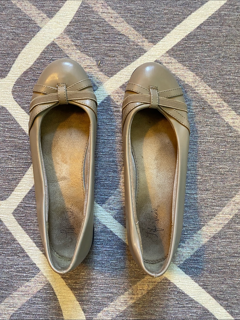 Women’s Taupe Bow-Accent Ballet Flats